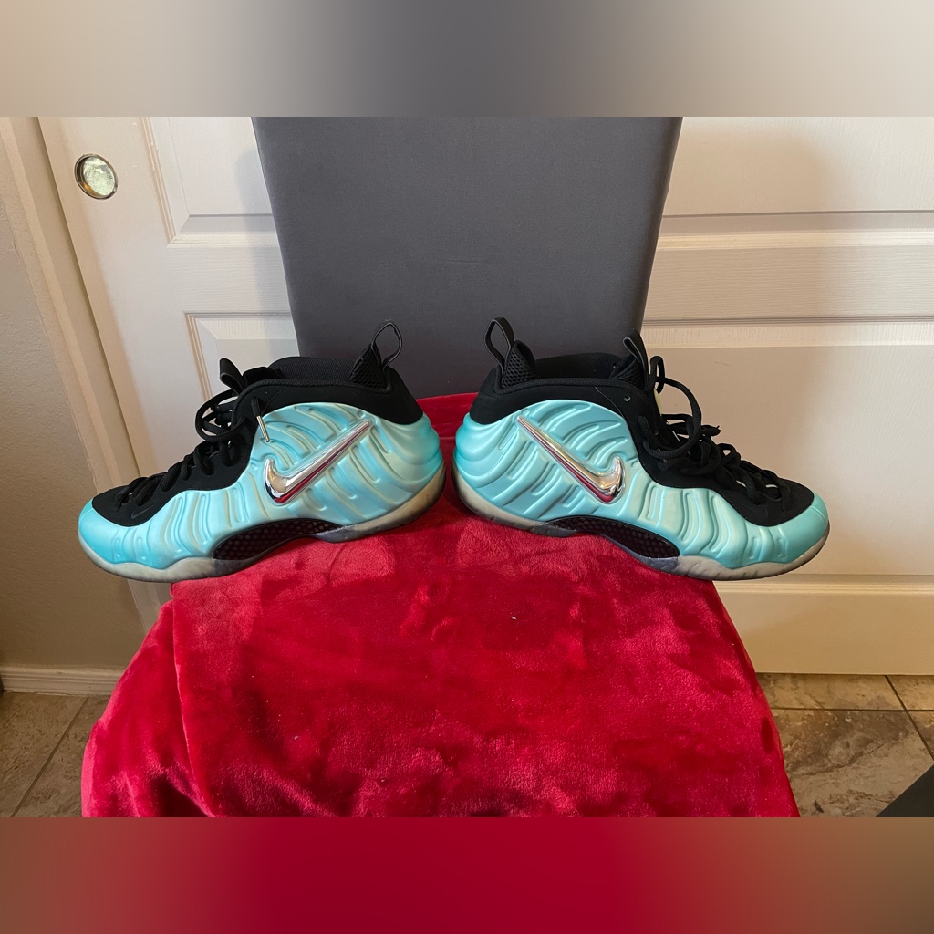 Nike Foamposite Men's Size15 Sneakers - Aqua And Black